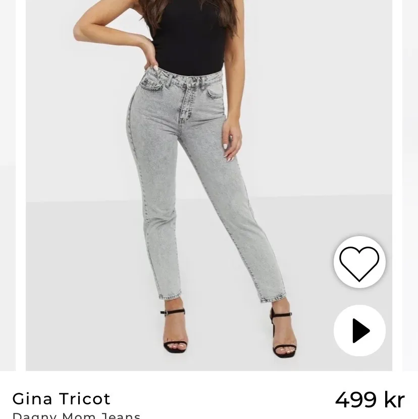 Super snygga jeans från Gina tricot men tyvärr för korta i benen (min kompis är moddel) säljer för 100kr om de är några frågor bara till att skicka till mig💖. Jeans & Byxor.