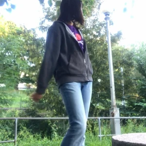 zip up - zip up hoodie! dragkedjan går inte att stänga därav det låga priset men man kan ha den öppen💖 frakt tillkommer