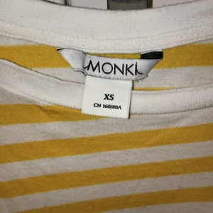 Tröja från Monki 🧡 - Den kom inte till användning så jag säljer den 💛 