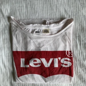 Levis T-Shirt  - En vit Levis T-Shirt✨