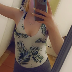 Body - Använd fåtal gånger men alltid med underkläder under. 