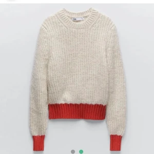 Tröja från Zara - Säljer denna tröja från Zara som är använt några få gånger men som längre inte kommer till användning. Den är i jätte fint skick. Storlek L men sitter som en S/liten M. 185 kr💓