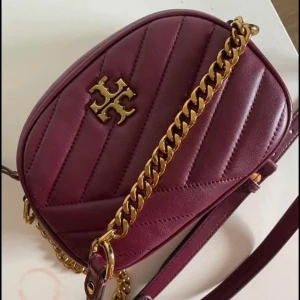 Tory Burch väska  - Aldrig använd helt ny, ny pris på NK är 4000kr