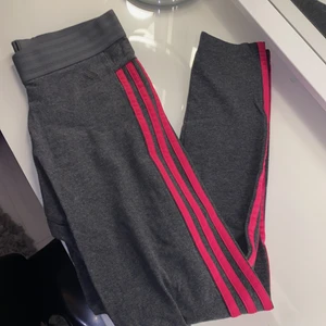 träninstights från adidas - träningstights från adidas 💘 frakt tillkommer