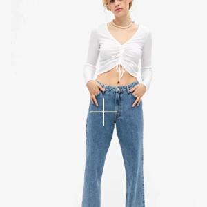 Straight leg jeans från monki - taiki - Sååå fina byxor som tyvärr inte passar mig längre🥲🥲 köpta detta halvåret och är superfint skick😘 skriv till mig för bilder! Nypris 400kr
