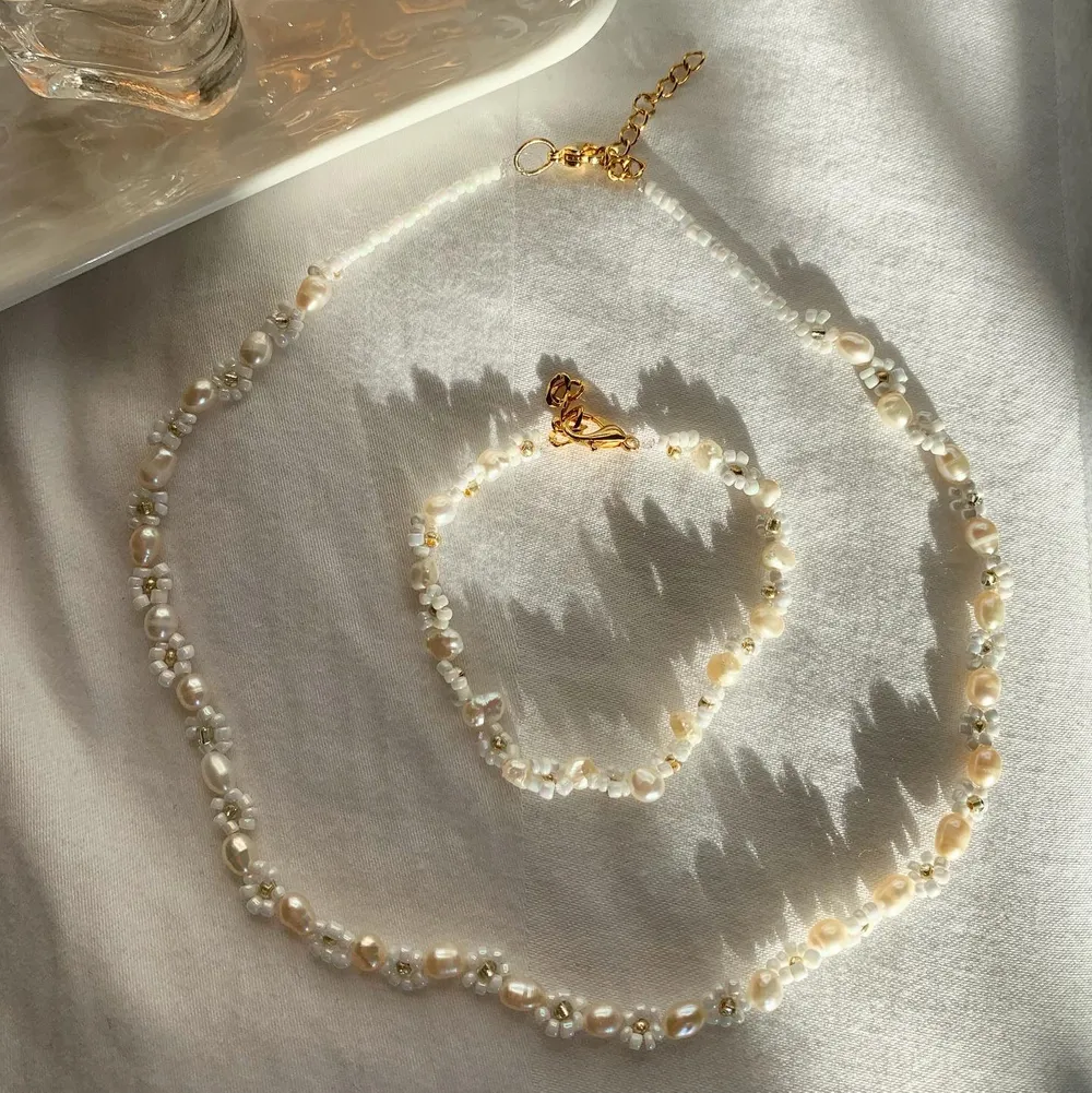 Kolla in mer på @aliceruthjewelry på Instagram!🤍        Gör dessa på beställning, längden är justerbar! 199kr för halsband, 99kr armband och båda för 269kr. Accessoarer.