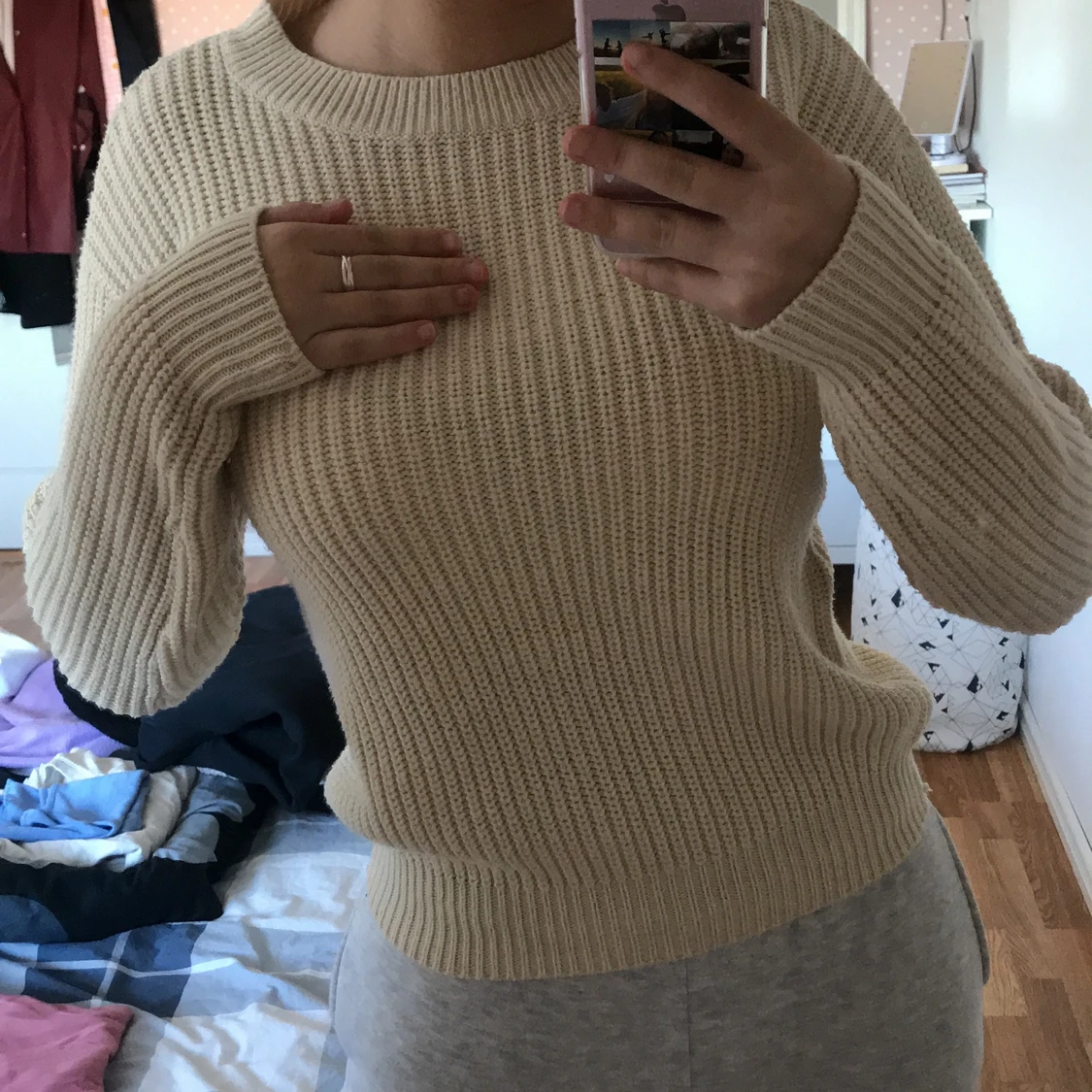 Stickad tröja i creamwhite