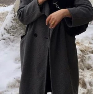 Beautiful Grey Oversized Coat - Grey oversized Zara coat, size Large. 70 + shipping ❤️