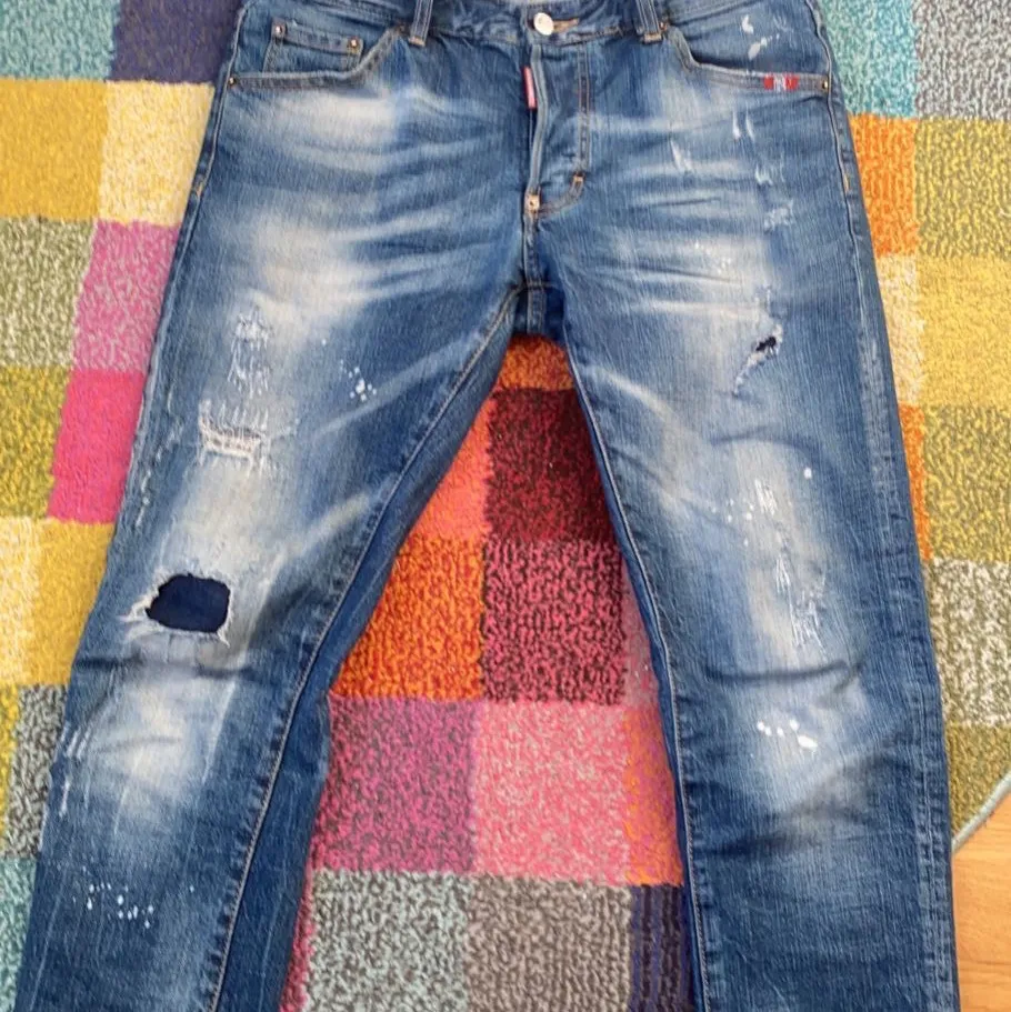 Säljer mina dsquared2 jeans str 32/32 con 9/10 ÄKTA. Jeans & Byxor.