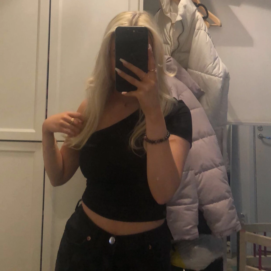 Trendig topp med en arm🖤 - 90