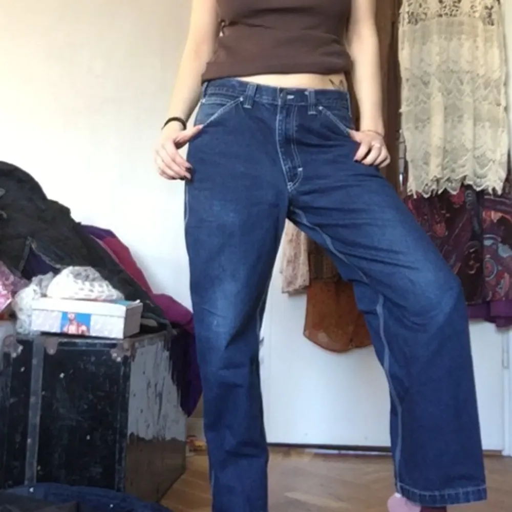 Sjukt snygga mörkblåa jeans . Jeans & Byxor.