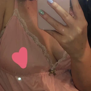 Spets linne  - Sött spetslinne från Odd Molly i st. Xs men passar även S.  Skicka ett DM eller skriv i kommentarsfältet 🌸