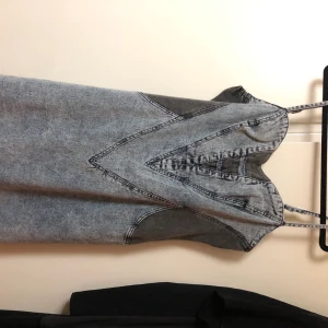 Klänning L/XL jeans jeansklänning - Fin klänning. Skick som ny. 😍