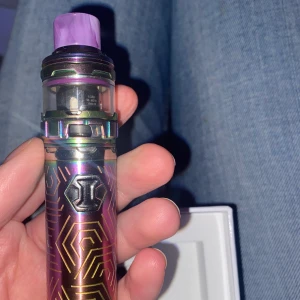 Vape - Säljer min ijust3 vape som är så jävla snygg. Batterit och allt fungerar bra det ända är att man behöver köpa en ny coil som kostar ca 30 kr (coil kan man köpa på alla vape/ecig sidor, ksk även teknikmagasinet eller partaj)