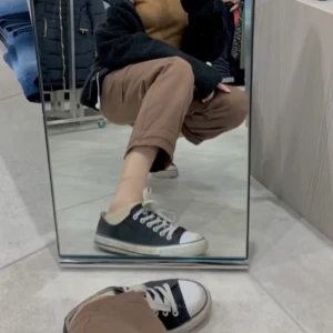 Bruna byxor.  - Säljer mina bruna byxor! Dom är väldigt cola o snygga att ha på sig dom! Har använda bara några gånger annars jätte fin! Köparen står vid frakt. 