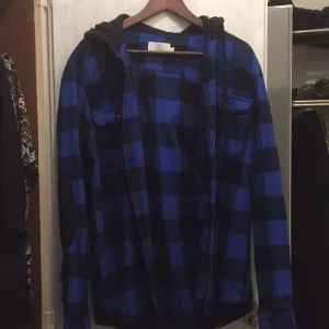  - Oversize skjorta med luva, riktigt skönt material 👏