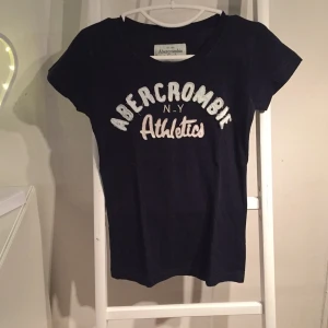  - 🌸Använd få gånger
🌸Det står M i men passar mig som är XS-S
🌸Snyggt navy blå