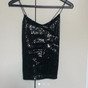  - Perfect partytop från Gina! Kan frakta eller mötas upp 💋 Fraktas för 29 kr!