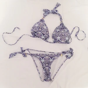  - Superfin bikini från gina tricot 2015, endast använd en gång! Justerbara band på både underdel och överdel. Frakt tillkommer 👙