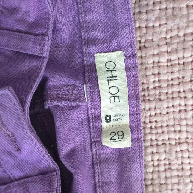 Lila byxor från Ginatricot
Något fläckig bakpå, annars som nya. Jeans & Byxor.