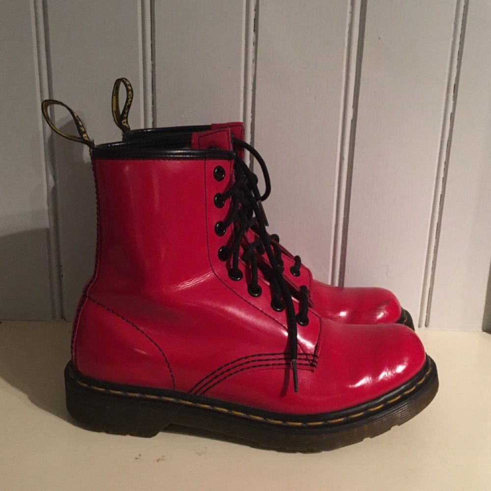 Dr. Martens, lackade röda boots | Plick Second Hand