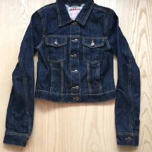  - Oanvänd jeansjacka från Dobber.