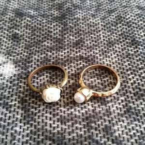  - Vintage ringar.
1 till 25kr, båda till 40kr. I nyskick! 