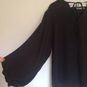  - Fin blus från Weekday