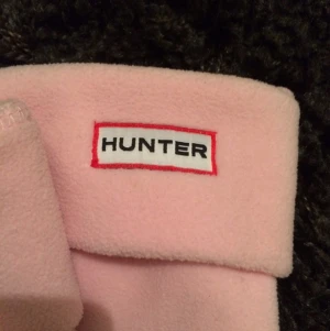  - Sockor för hunterstövlar, använda en gång och i toppskick då mina stövlar är aningen små på mig, färgen på första bilden stämmer. Sjukt varma och sköna