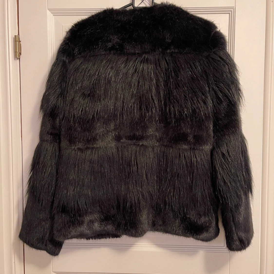 Svart jacka i fuskpäls - 90