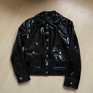 Jacka - Jacka från Ginatricot i storlek 36 (oversized). Jackan är använd endast en gång! 