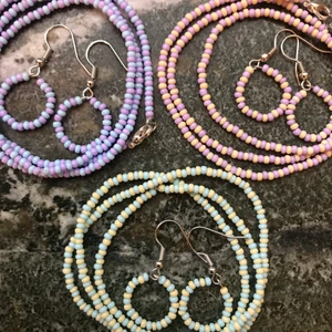 Pastell smycken - Pastellfärgade smycken! Halsband, armband och örhängen, och det finns även ring💞