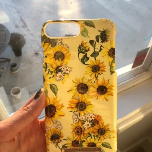 Ideal of sweden skal iPhone 8 plus - Säljer mitt super söta ideal of sweden skal så de inte kommer till användning längre!🌻🌻