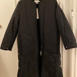 New jacket from Hope. Never been worn. Slightly oversized fit. Color: black. Size: 38. Original price: 3500 sek. 