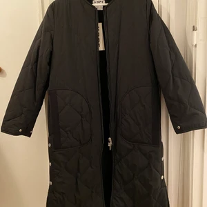 HOPE jackor, Vapor Coat, slightly oversized  - New jacket from Hope. Never been worn. Slightly oversized fit. Color: black. Size: 38. Original price: 3500 sek. 