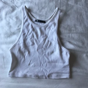 Topp från Zara i strl S - Topp från Zara i storlek S. Använd 5-10 gånger. 