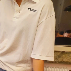 Vintage Kappa Piké - Vintage Kappa Piké i fint skick, köpt vintage. Strl L. Frakt tillkommer. OBS: rabatt ges vid köp av flera plagg