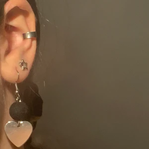 Fina örhängen  - Fina örhängen från ur & Penn som inte riktigt är min stil. 