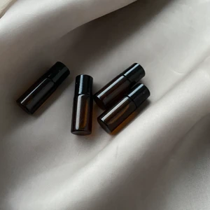 Billiga lipgloss och läppoljor ✨ - Säljer super glossiga lipgloss för endast 45kr styck och återfuktande läppoljor för endast 29kr. Vid köp av flera produkter så blir det billigare! Finns i flera olika varianter! Man kan även göra eget för 10 kr extra. Insta: CosmeticsByMathilde 