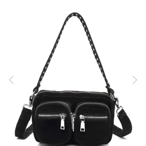 noella bag - säljer min svarta noellaväska, fint skick. den mellersta storleken