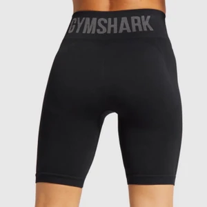 GYMSHARK FLEX - Helt nya med tags kvar! Storlek: SMALL. Snygga och sköna cykelbyxor från Gymshark, flex kollektionen. Nypris: 450:-. Populära cykelbyxor som nästan alltid är slutsålda. Kan skickas mot fraktkostnad. Fler bilder kan ordnas.