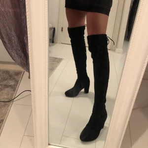 KLACKAR - rosett i bak, passar 36-37