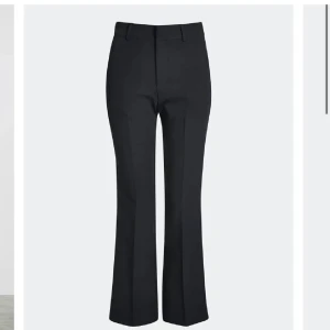 Kostymbyxor 34 - Fina kostymbyxor från Bik bok i storlek 34. Säljer då dem är för små för mig. 😊❤️✨