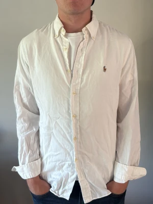 Ralph Lauren Skjorta - - Condition: 8/10 - Color: White - Size: M