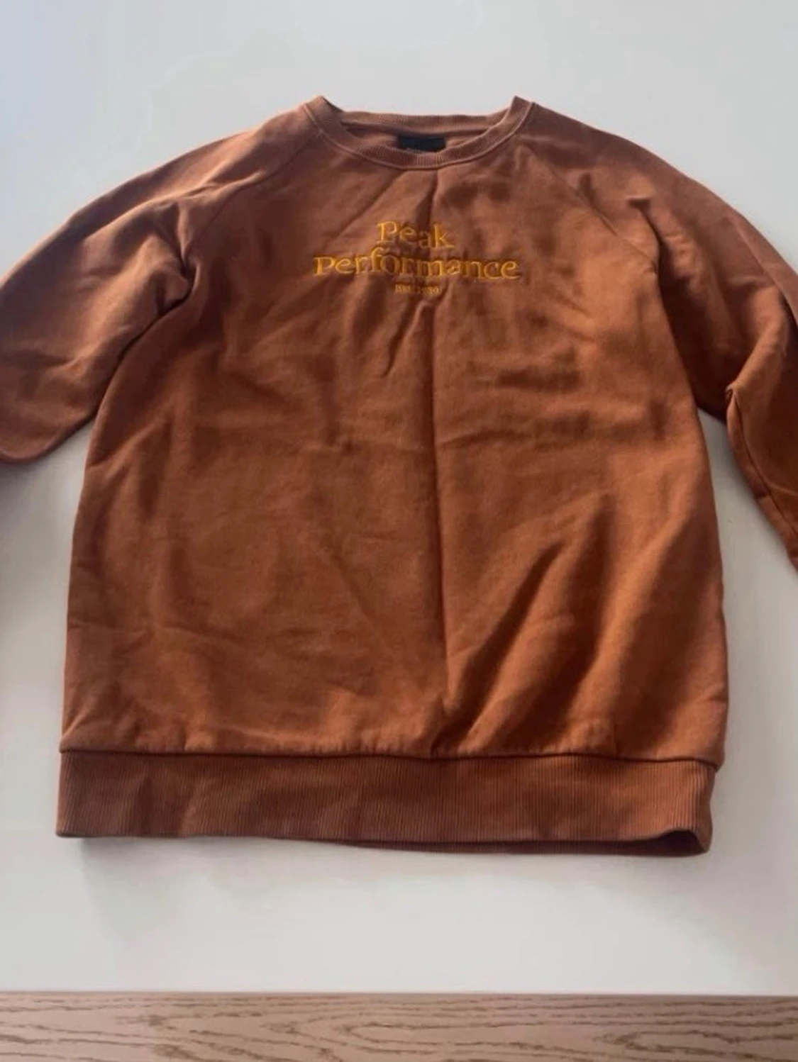Brun sweatshirt från Peak Performance