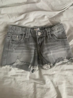 ginatricot shorts storlek 146 - lågmydgad short till barn som har storlek 146