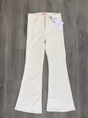 Slutsålda gina jeans  - Helt oanvända jeans från Gina tricot med prislapp. 