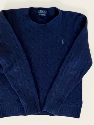 Ralph Lauren - Gjord av ull och lite nopprig annars mycke bra skick 