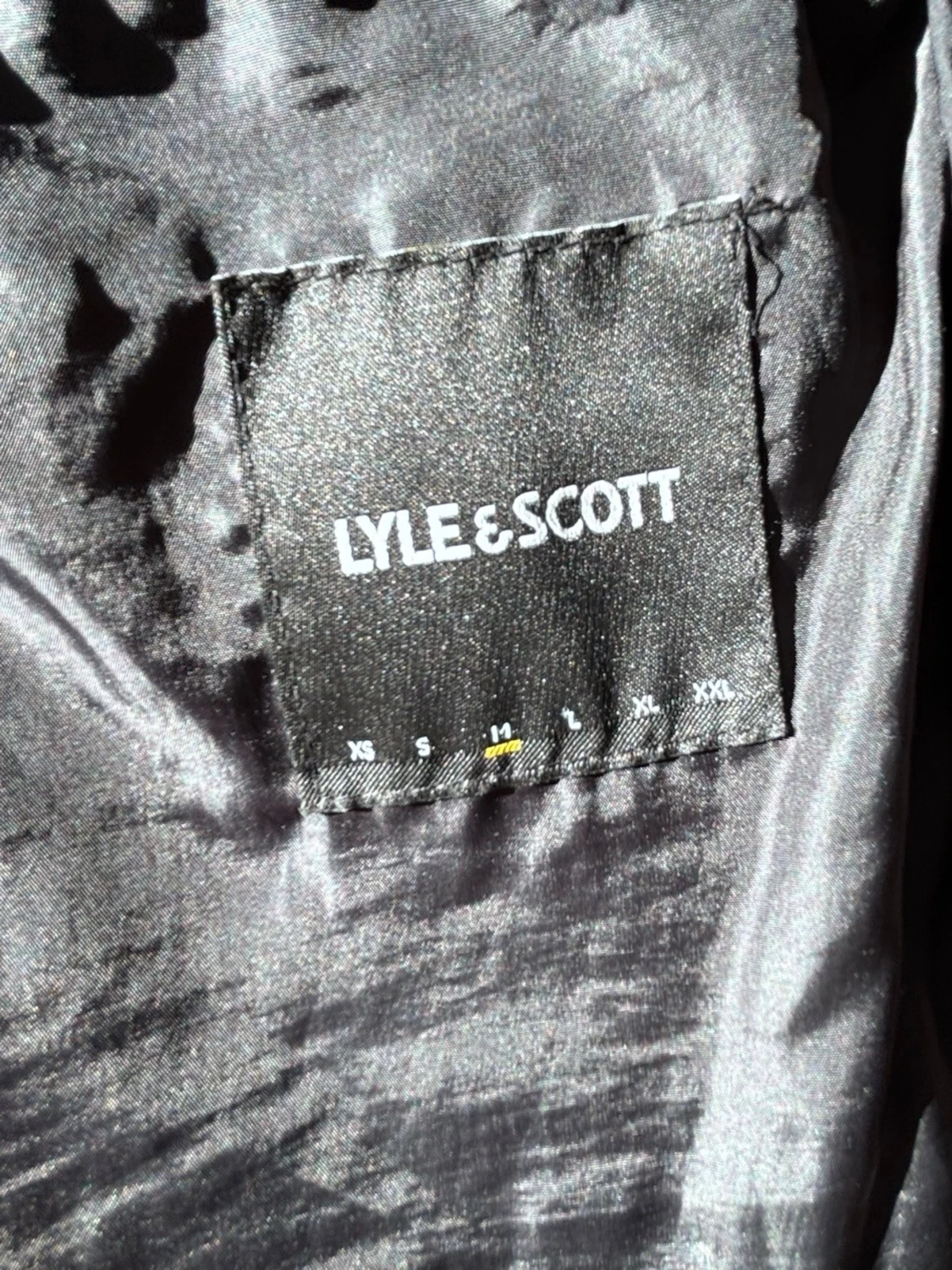 Svart pufferjacka från Lyle & Scott - 3