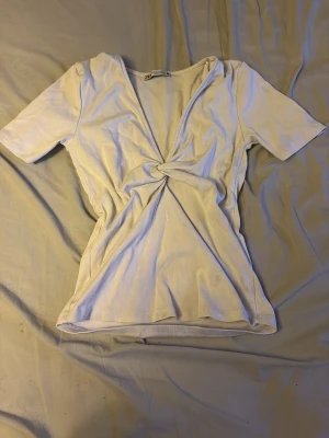 Vit t-shirt från Zara - Vit T-shirt från Zara